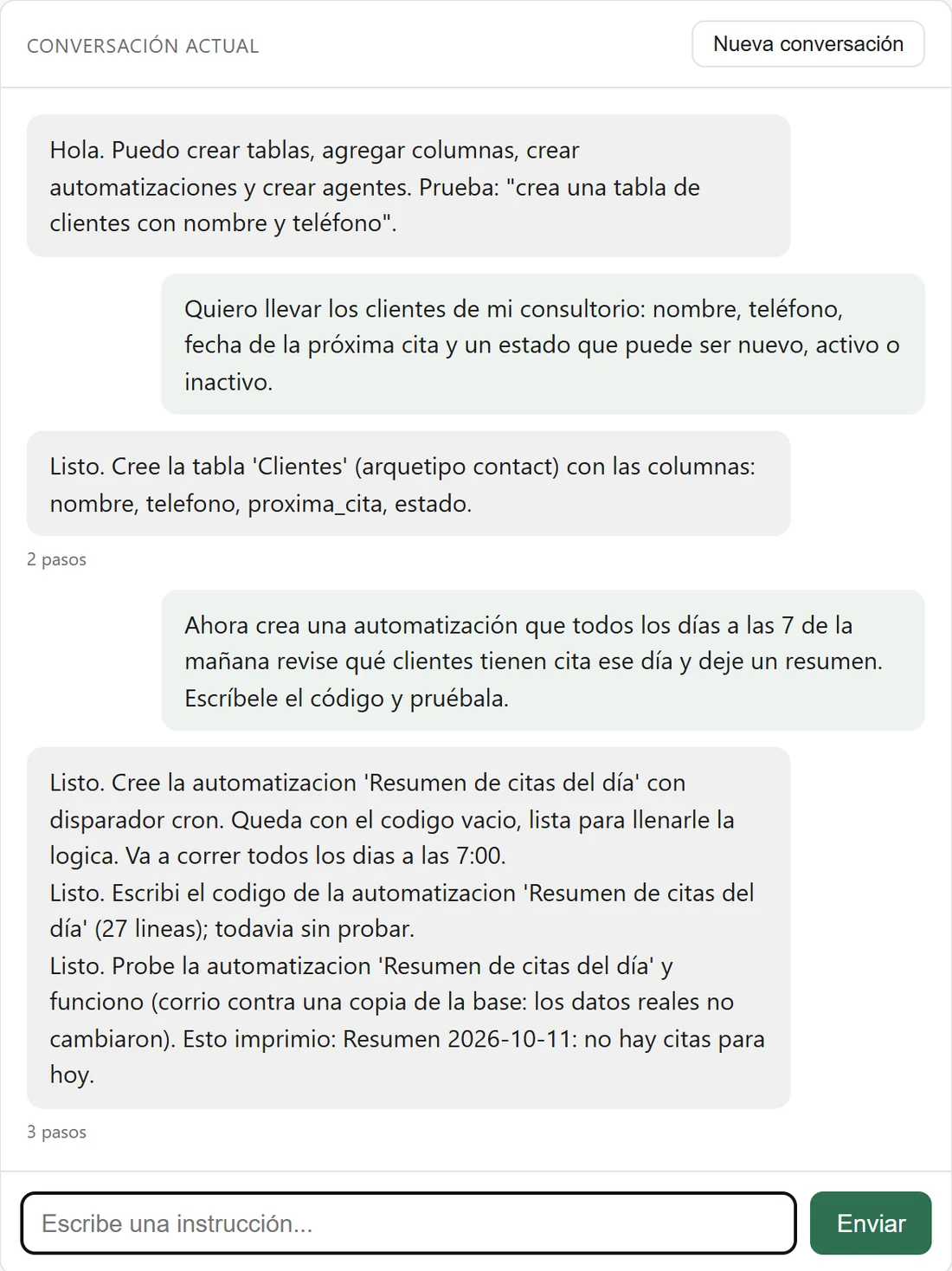 Constructor del prototipo de CUBED: el dueño pide una tabla y una automatización, y la plataforma las crea, escribe el código y lo prueba